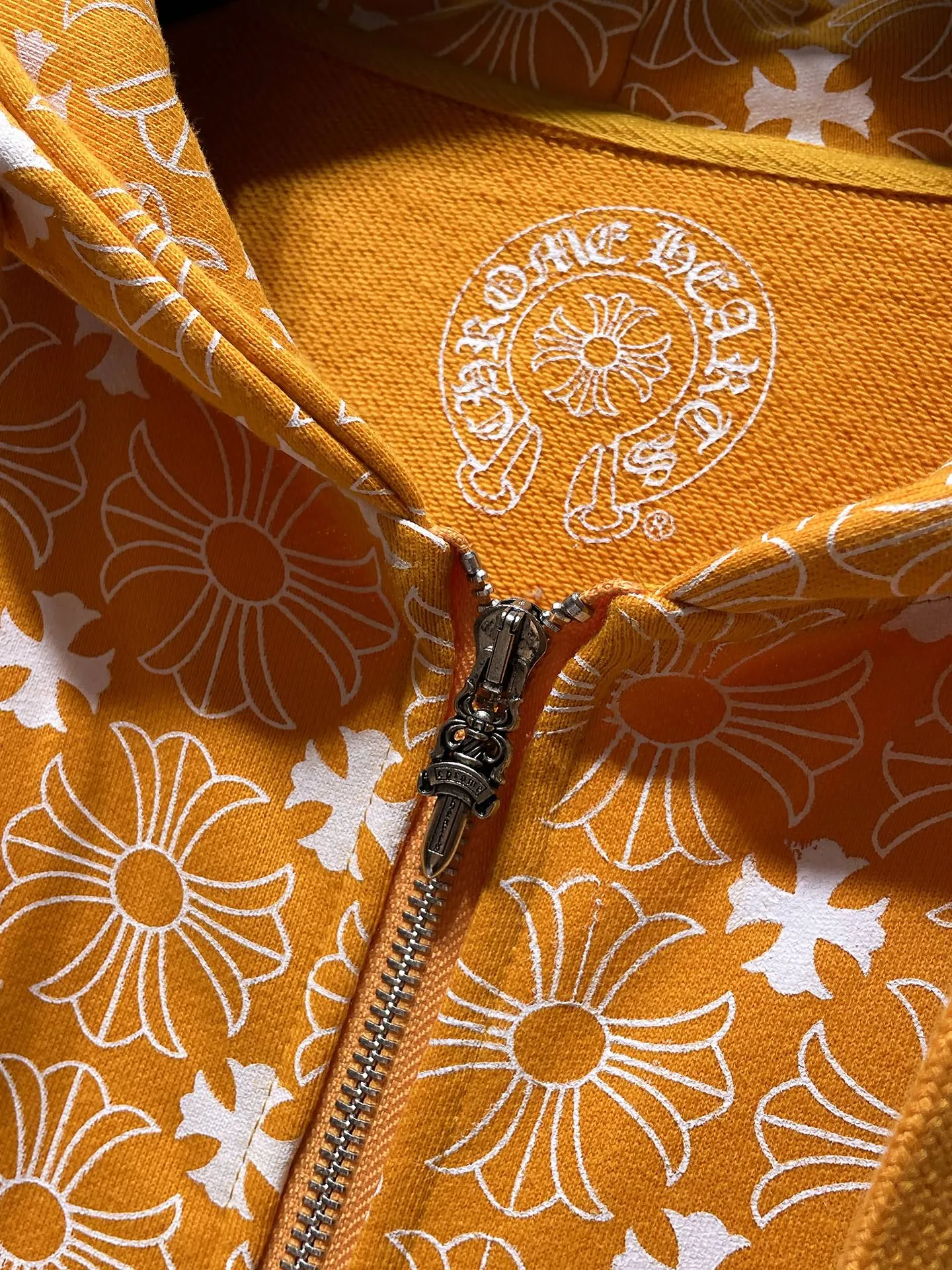 P260 Chrome Hearts Autumn and Winter 2025 Counter Synchronization ❤️ Chrome Hearts Horseshoe Dark Pattern Logo Blue Zipper Sweater Improved Customized Version 1:1 High Weight High Quality Fabric Recommended Colors: Customized Blue Customized Green Customized Orange Sizes: S, M, L, XL